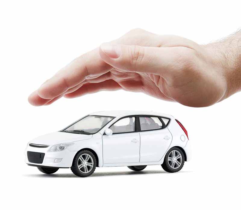 mano sobre auto